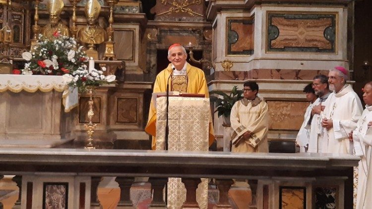 Il cardinale Zuppi celebra la Santa Messa nella chiesa di Sant'Agostino, a Roma