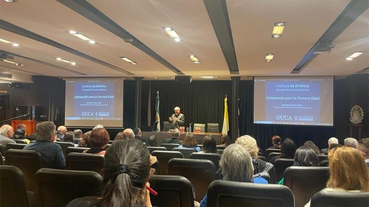 Monseñor Vincenzo Paglia en la Universidad Católica Argentina.