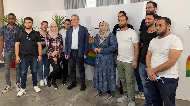 Il presidente di Sant'Egidio con alcuni rifugiati