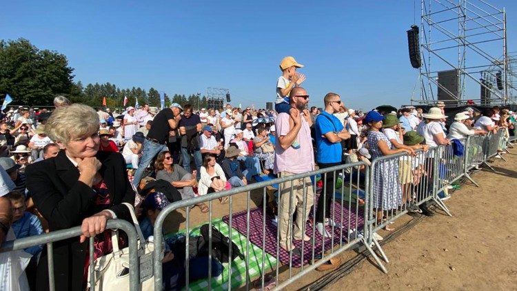 Fedeli alla Beatificazione della famiglia Ulma (E.C.)