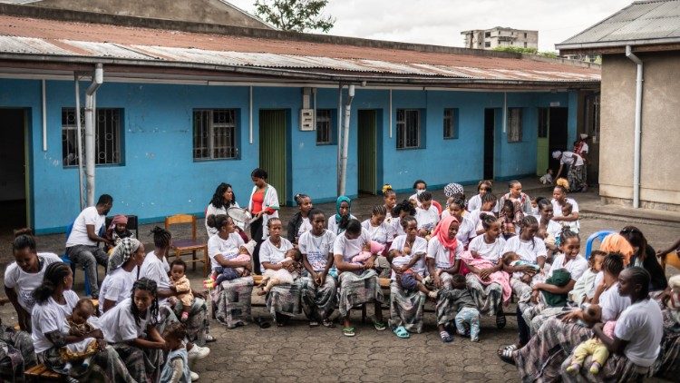 The large courtyard of the Nigat Centre and 38 young mothers, internally displaced persons, "returning" migrants or refugees, taken in with their babies. Photo copyright: Giovanni Culmone / GSF