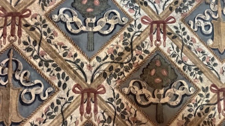 Particolare di una parete dipinta in un ambiente del Palazzo