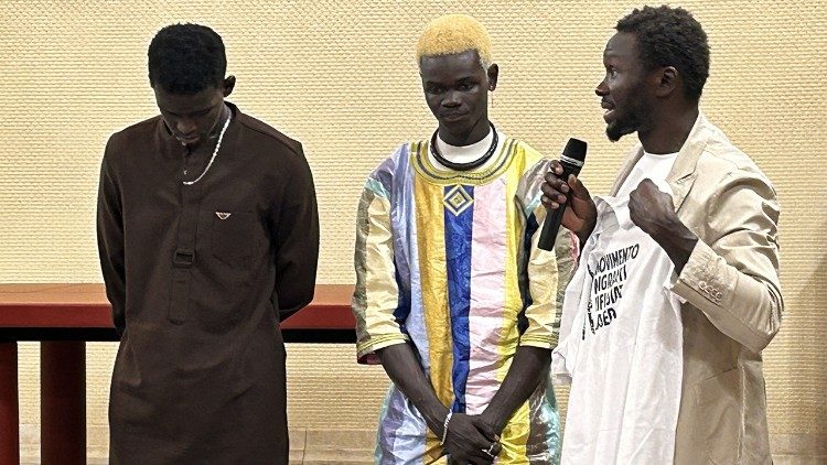 Sarr, Fall, Kouassi durante la proiezione in Vaticano