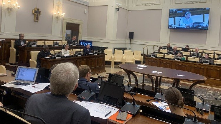 Un momento dei lavori della conferenza internazionale alla Casina Pio IV nei Giardini Vaticani