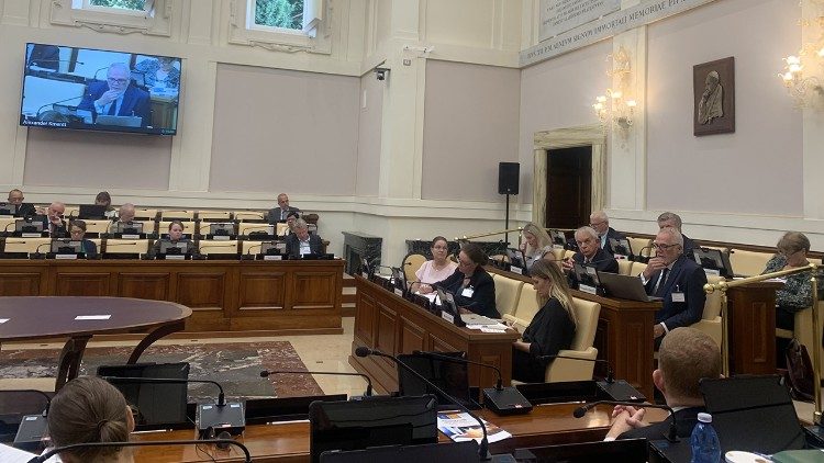 Un altro momento del primo giorno di lavori della conferenza