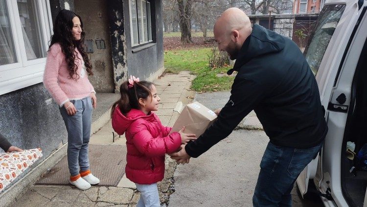 Tony working with families of migrants and refugees 