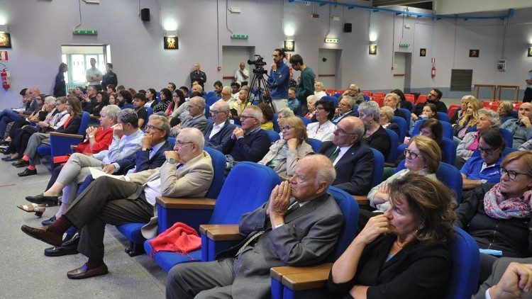 La platea presente nel carcere di Torino
