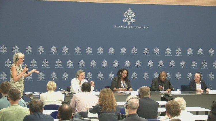 El briefing en la Oficina de Prensa de la Santa Sede