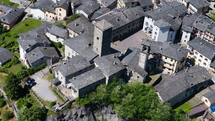 An image of a small Italian town