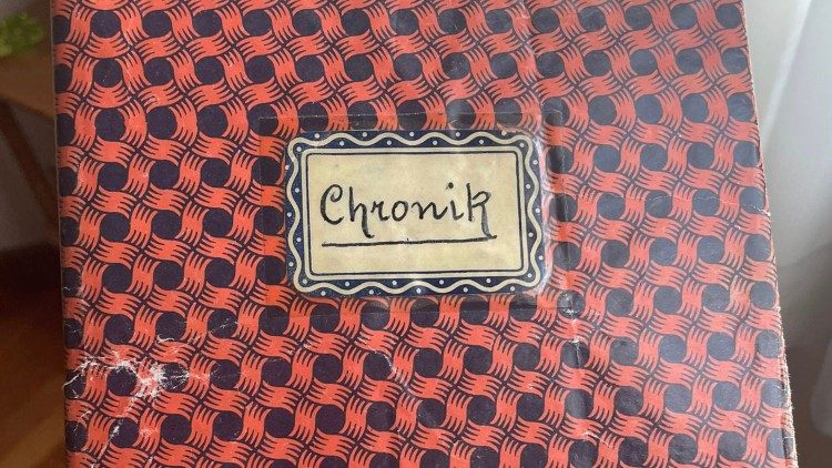 La copertina del diario tenuto da Madre Benedetta, Superiora del Convento di Via Poggio Moiano nel 1943, dove si racconta del salvataggio degli ebrei