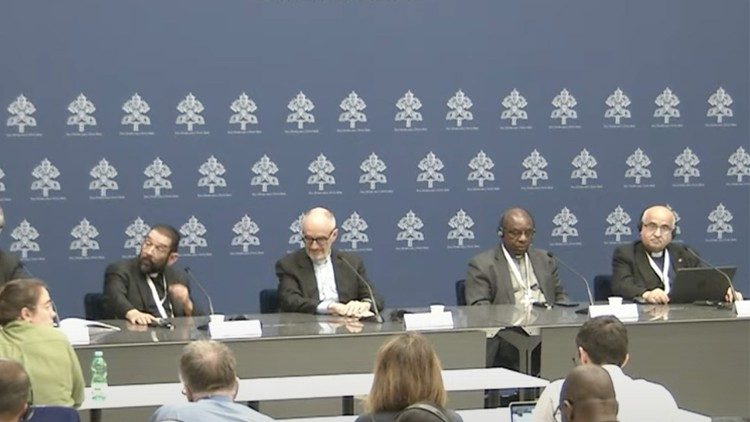 Il briefing in Sala Stampa vaticana