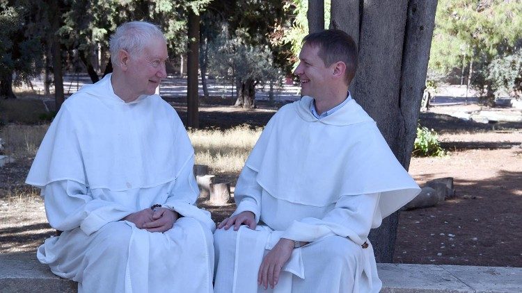 En el libro 'Preguntas de Dios, preguntas a Dios. En diálogo con la Biblia' (Lev) dieciocho preguntas planteadas por Dios o Jesús al hombre y por diversos personajes a Dios o Jesús.