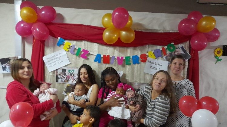 Una festa di compleanno organizzata nella casa “Renacer” 