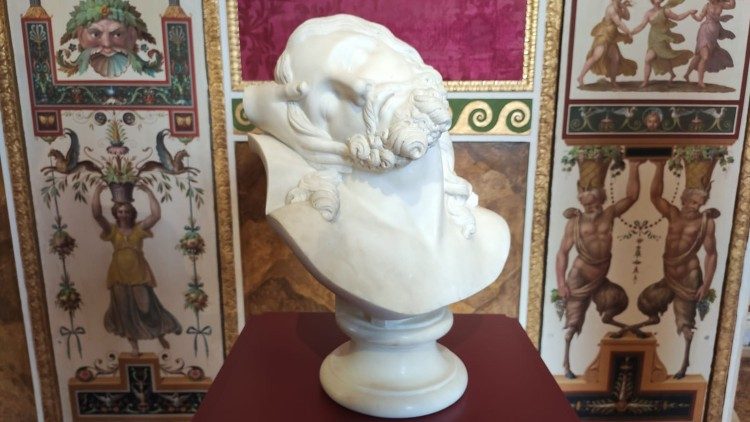 C. Baruzzi, Testa di Cristo (dal Compianto sul corpo di Cristo di Canova), 1827-1830, marmo, Sala delle Dame