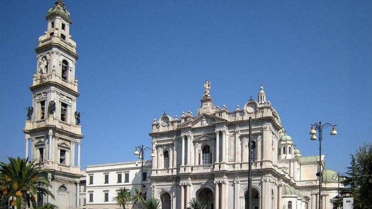 La facciata del santuario di Pompei