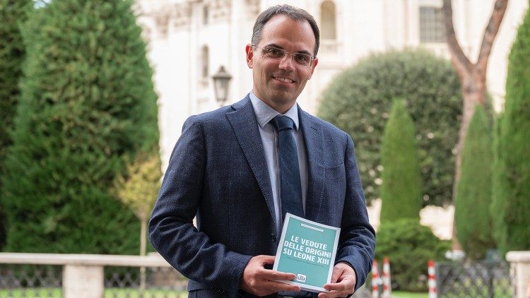 Gianluca della Maggiore con il suo libro