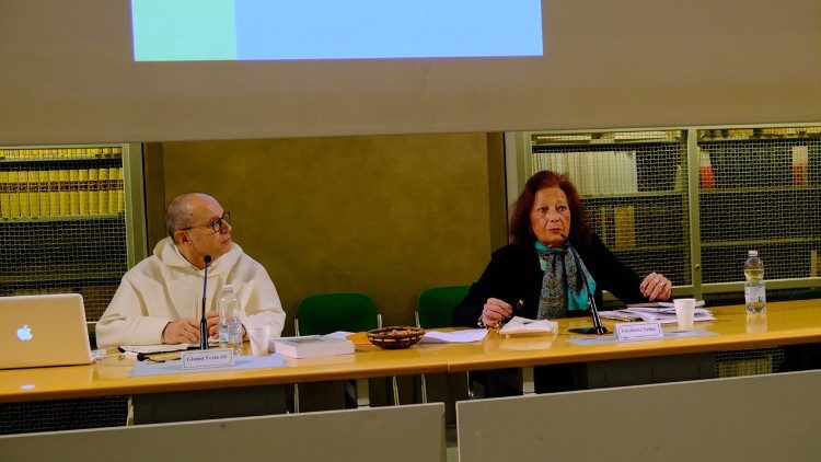 Al tavolo dei relatori la professoressa Elisabetta Selmi