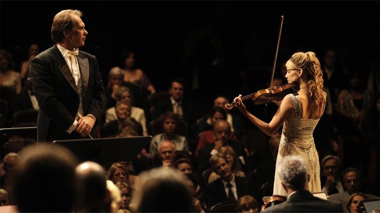 Dal film "Il concerto" di Radu Mihaileanu, che chiude il Tertio Millennio Film Fest