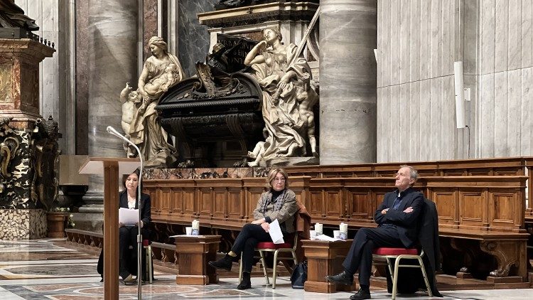  Roberto Vecchioni, Emma Fattorini y Beatrice Fazi 