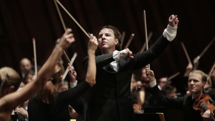 A Roma il debutto di Teodor Currentzis e dell’orchestra Utopia