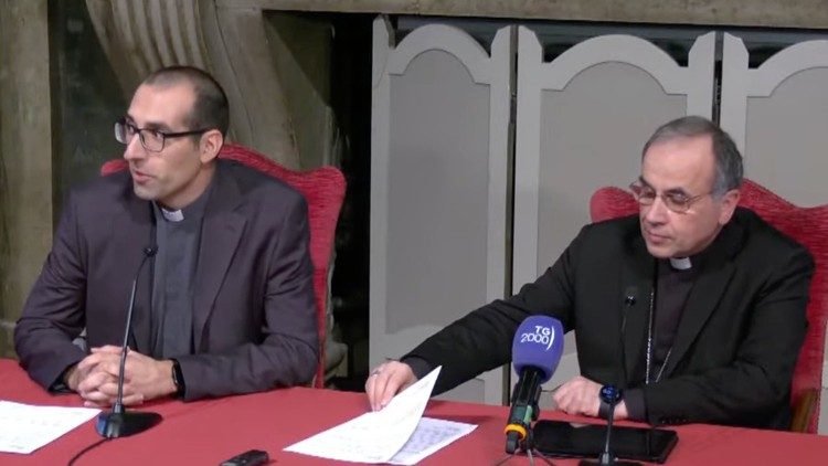 Bishop Pompili (R) announces the papal visit to Verona