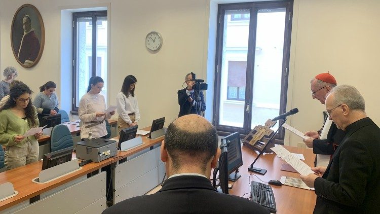 Visita del Cardenal Parolin a la Escuela Vaticana de Biblioteconomía