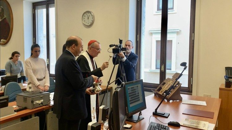 La benedizione del crocifisso dell'aula