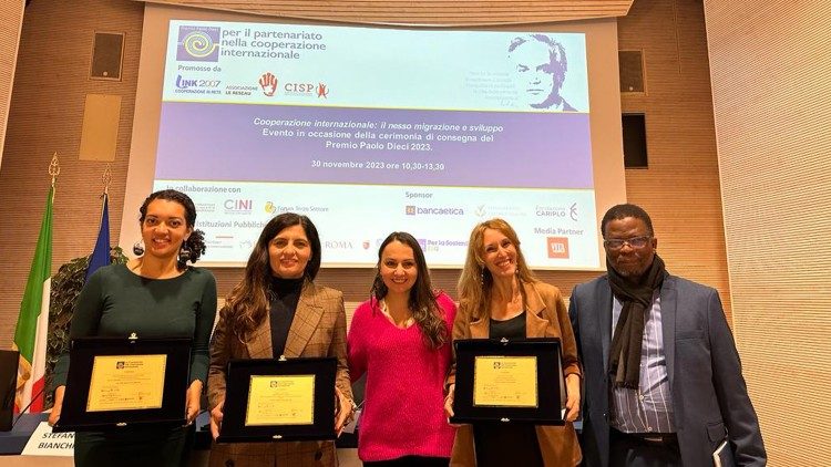 I finalisti della seconda edizione del Premio Paolo Dieci (a sinistra la vincitrice, Kwanda Musi Dos Santos)