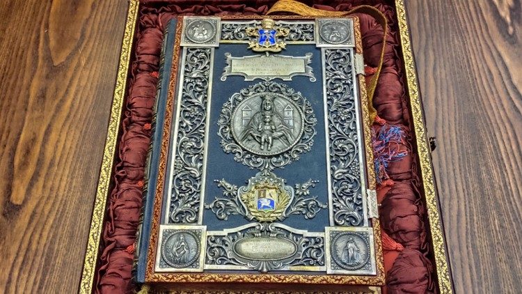 Copertina di una raccolta di petizioni dal Venezuela, Archivio Storico del Dicastero per la Dottrina della Fede