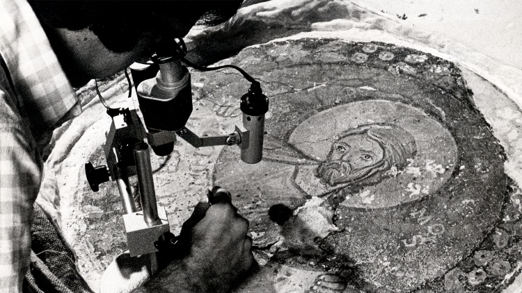 Musei Vaticani, il percorso interattivo "Oltre la superficie. Lo sguardo del restauratore"