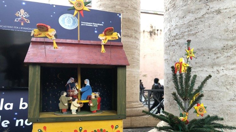 Presepe portato dall’Ucraina realizzato secondo la tradizione della produzione di giocattoli in legno