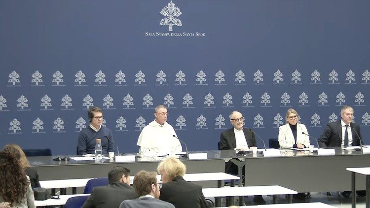 La conferenza stampa di  presentazione del Messaggio di Papa Francesco per la 57.ma Giornata Mondiale della Pace