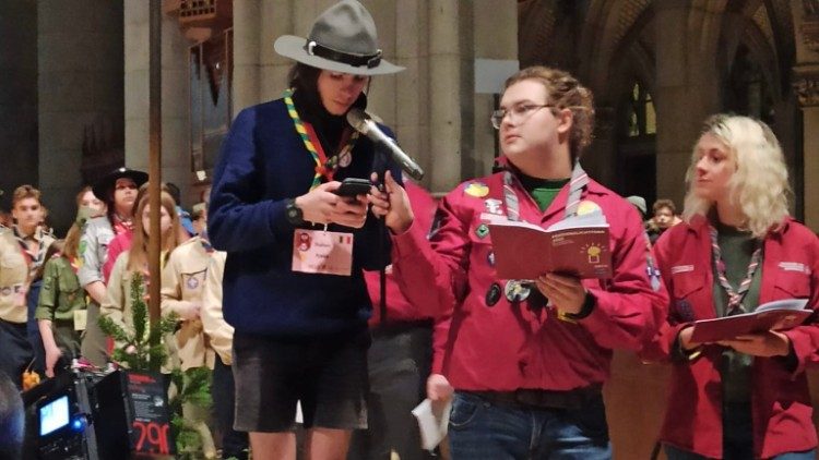 La scolta del Clan Spilimbergo I legge il messaggio alla cerimonia di Linz