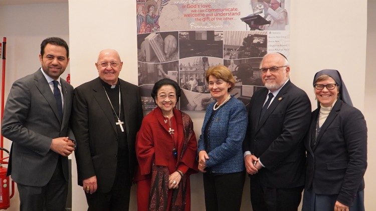 I membri della giuria del Premio Zayed 2023 partecipanti alla tavola rotonda