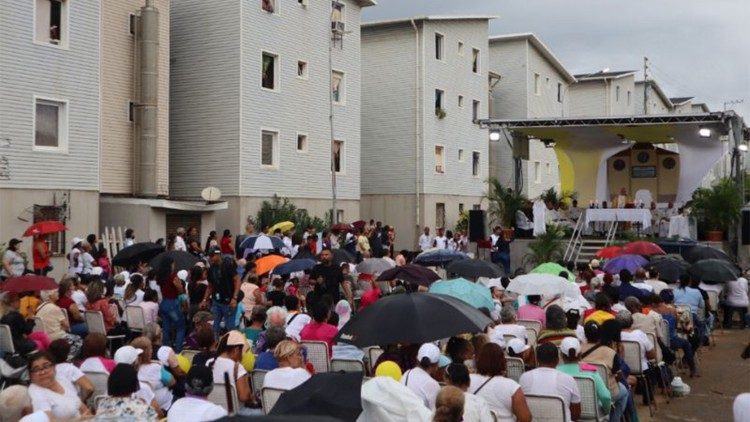 La celebrazione del beato José Gregorio Hernández, en 2022, la chiesa in corso di costruzione