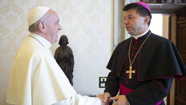 Il nunzio Marek Zalewski durante un'udienza con Papa Francesco (Foto di archivio)